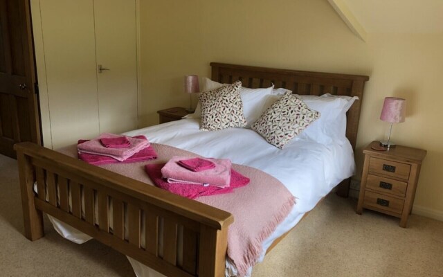 Beautiful 3 Bedroomed Cotswolds Farmhouse