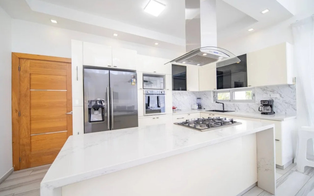 Amazing 2br Villa Near Surfing Beaches!