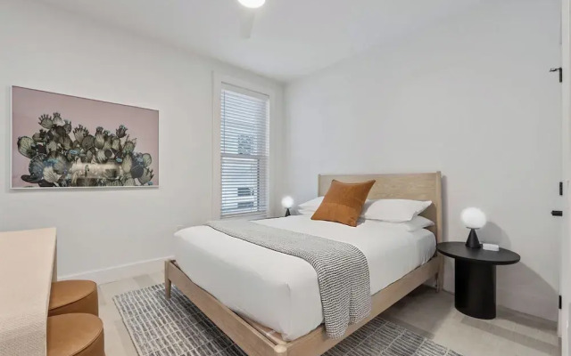 The Continental, powered by Placemakr - Downtown - Market Square