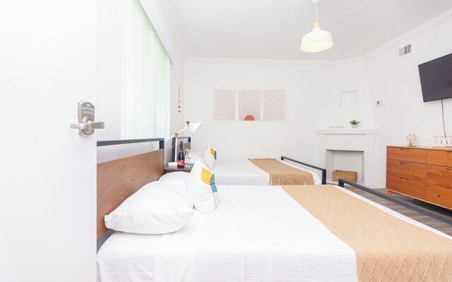 West Deco Boutique Apartments