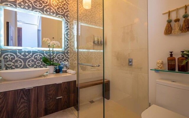 Pier 57-706 Spectacular Penthouse Romantic Zone Ocean Views