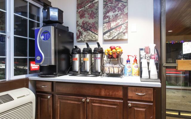 Evergreen Inn & Suites Portland Airport