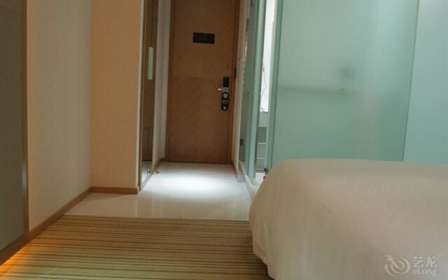 Wuhan Yuntai 6 Plus 1 Hotel
