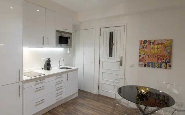 Almada Studios & Suites