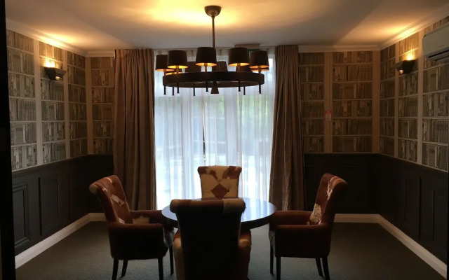 Woodhouse Mountain Lodge