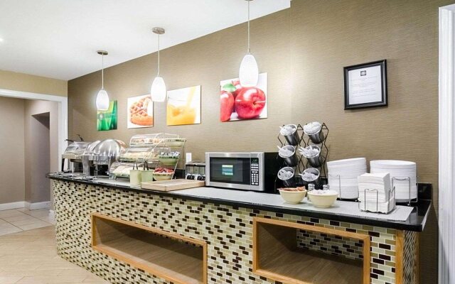 Rodeway Inn & Suites Williamsburg Central