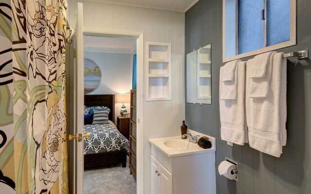 Queen Anne Bungalow - Two Bedroom Home