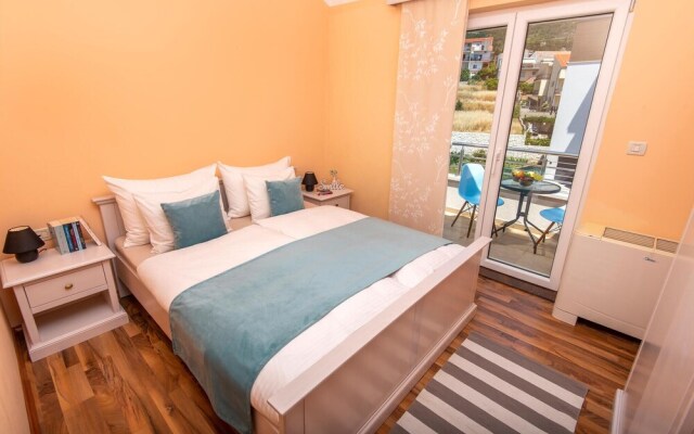 Amazing Apartment in Podstrana With 2 Bedrooms and Wifi