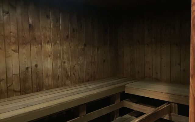 Mystic River Hotel & Suites Near Casinos