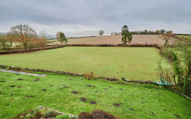 Host Stay Penrheol Farmhouse