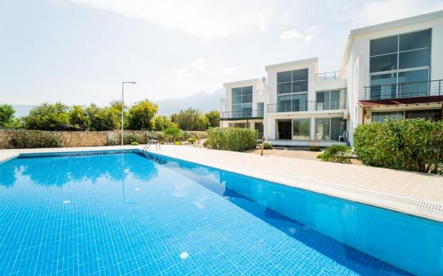 Spacious Three-Bedroom Apartment with Sea View A2