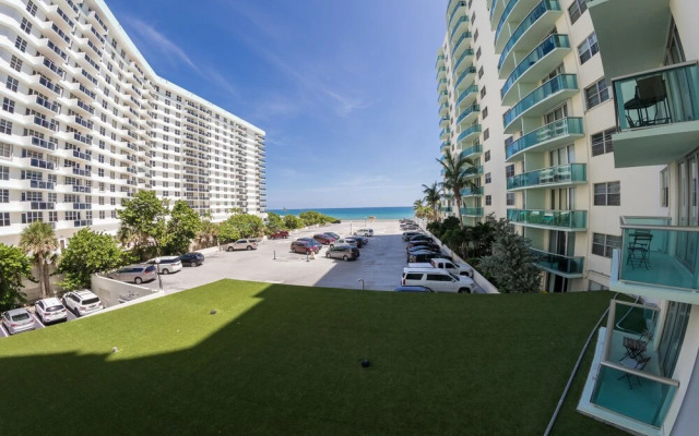 Tides Hollywood Apartments