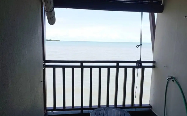 Alpine LXPD Full Seaview Water Chalet
