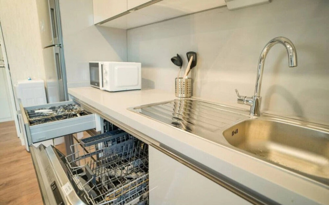 Luxurious 2 1 Apartment Near Mall of Istanbul