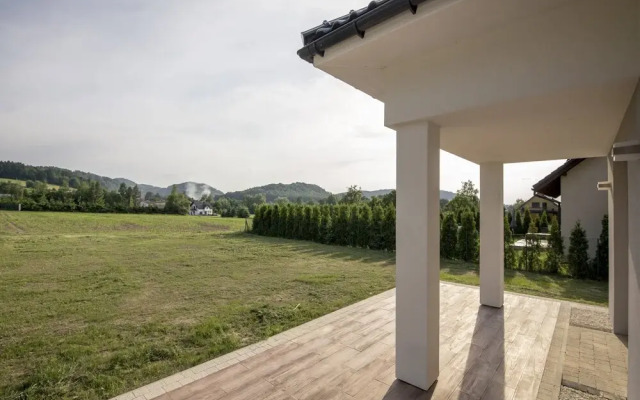Spacious Villa in Cisownica With Terrace