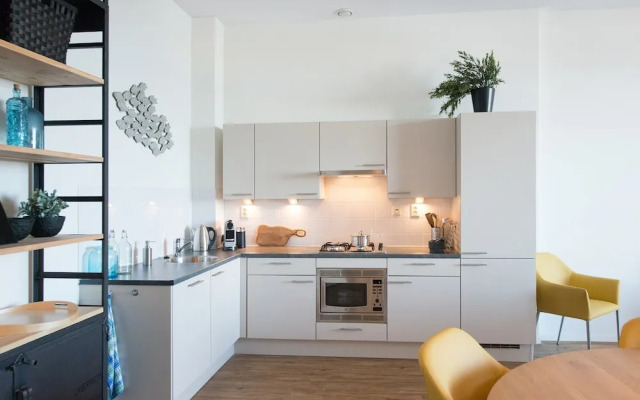 Appealing Apartment in Den Haag With Balcony, Terrace