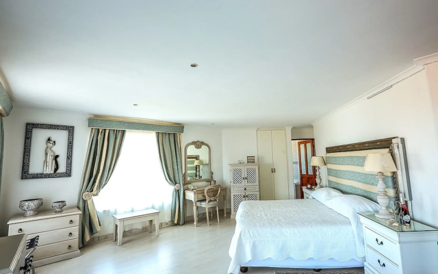 Misty Waves Boutique Hotel