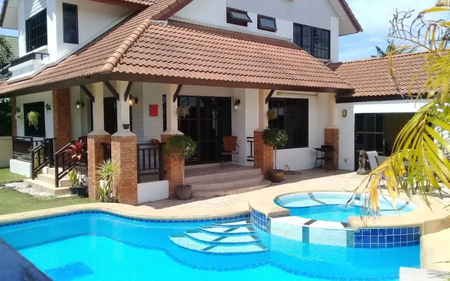 4 Bedroom House & Private Pool Pattaya