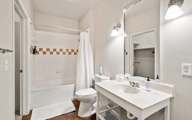 Plano Classy 2BD 2BA Apartment
