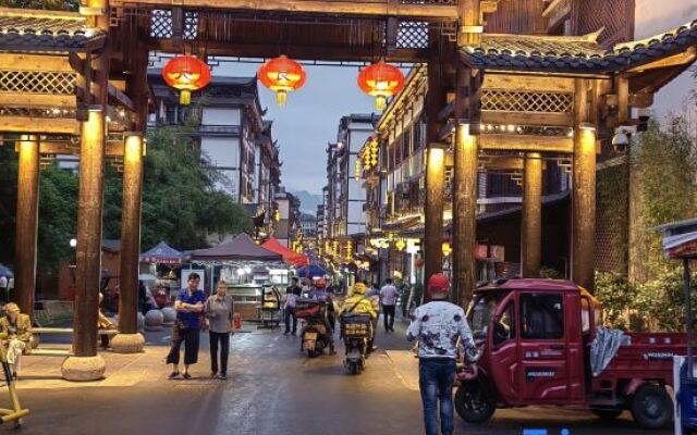 Taiyue Holiday Hotel (Zhangjiajie Tianmenshan Branch)