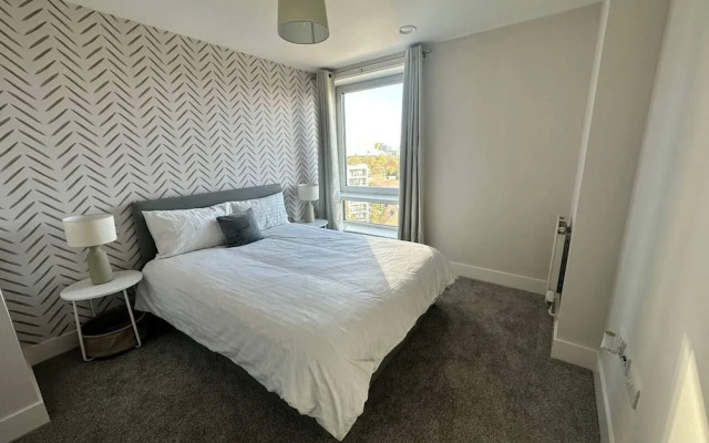 2 Bed Flat - Sleeps 4 - Balcony - Smoking