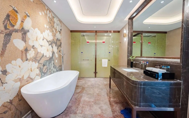 Ramada by Wyndham Wuhan North – Bathroom – Wuhan