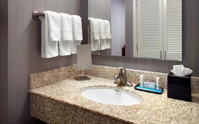Courtyard by Marriott Fayetteville