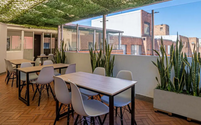 ICON 48 Luxury Apartasuites