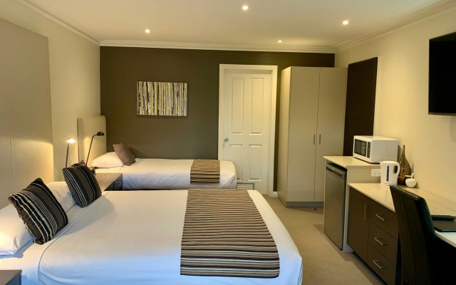 Sovereign Park Motor Inn