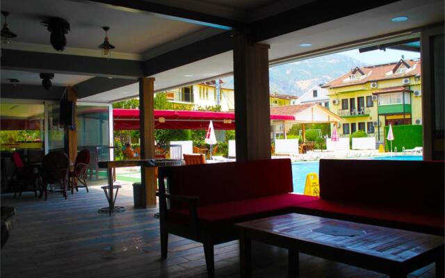 Carmina Hotel