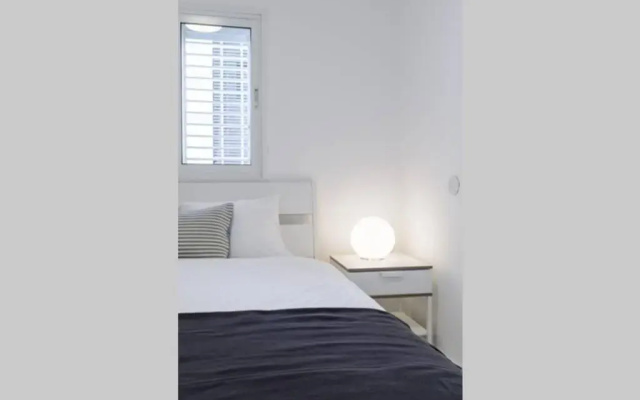 Botiuqe apartment . 100 meters from the beach