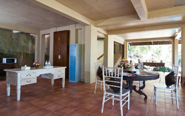 Hidden Hills Villas