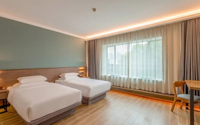 Rezen Select - Ningbo Railway Station, Tianyi Square