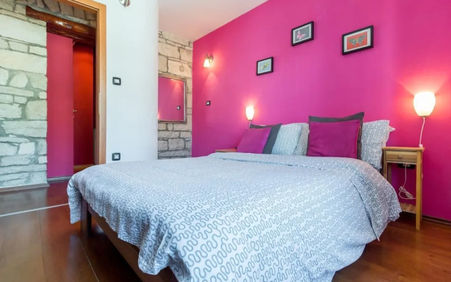 Dante Square Apartment