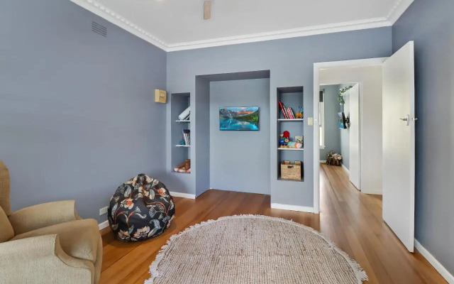 Scenic Serenity Large Family Home in Geelong
