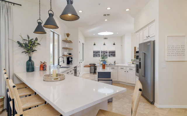 Montoya By Avantstay Pool, Putting Green, Views