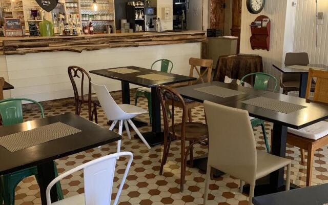 Au Cheval Blanc Hôtel et Restaurant