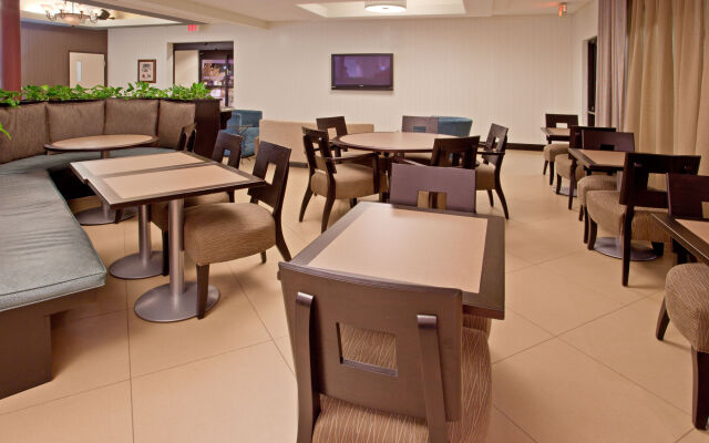 Holiday Inn Express & Suites College Station by IHG