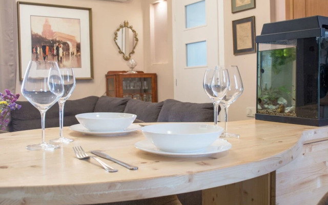 Aphrodite 6th flr apt 5' from metro