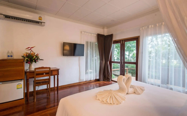 Twin Bay Resort