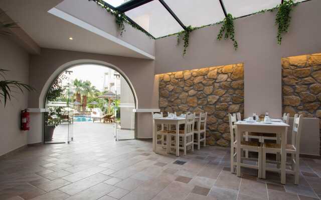 Parasol Luxury Hotel & Suites