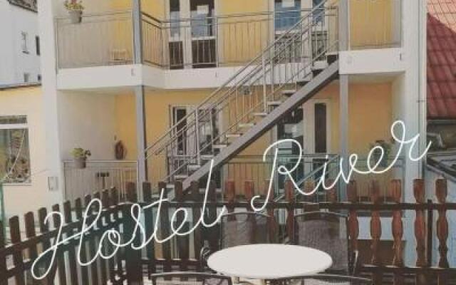 Hostel River