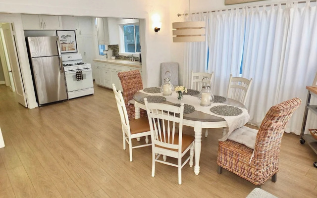 Steps to Beach & Alamitos Bay on LB Peninsula