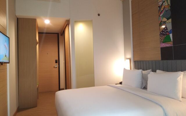 MaxOneHotels.com at Platinum Hayam Wuruk Jakarta