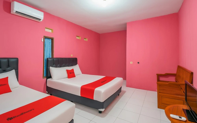 RedDoorz @ Banana Boat Santolo Garut – Guest Rooms – Mancagahar