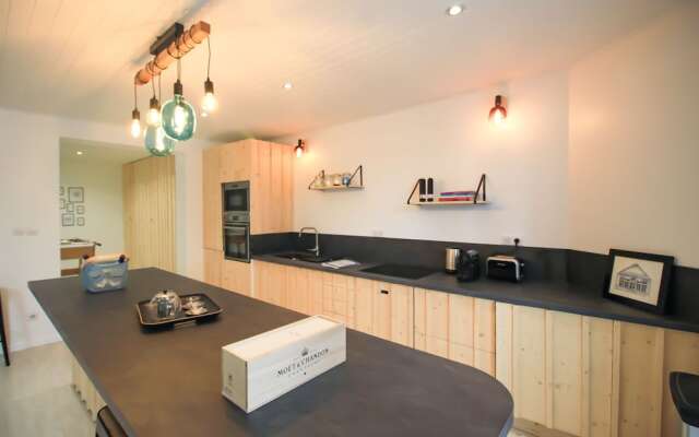 Maison bleue du bassin