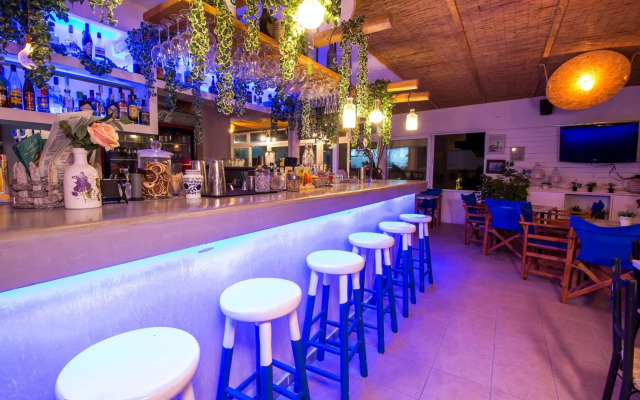 Tinas Plus Hotel