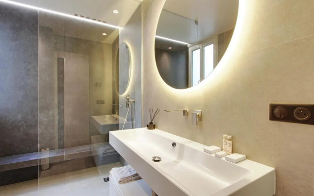Stunning apartment with view at the very heart of Paris