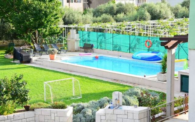 Villa Solo, Luxury Family app in Nature Park