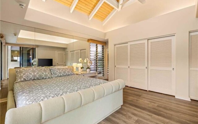 Waterfall House 4 Bedrooms 3.5 Bathrooms Condo
